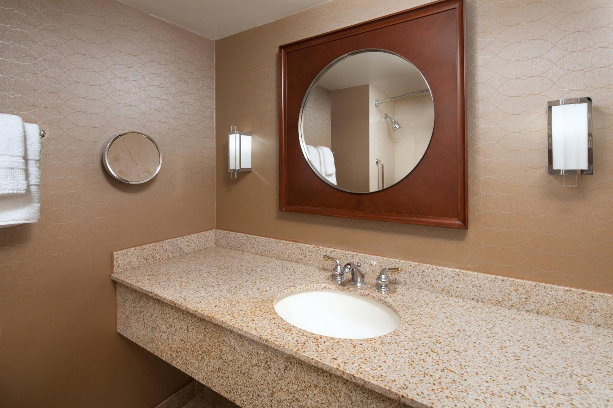 Sheraton Ontario Airport Hotel Экстерьер фото