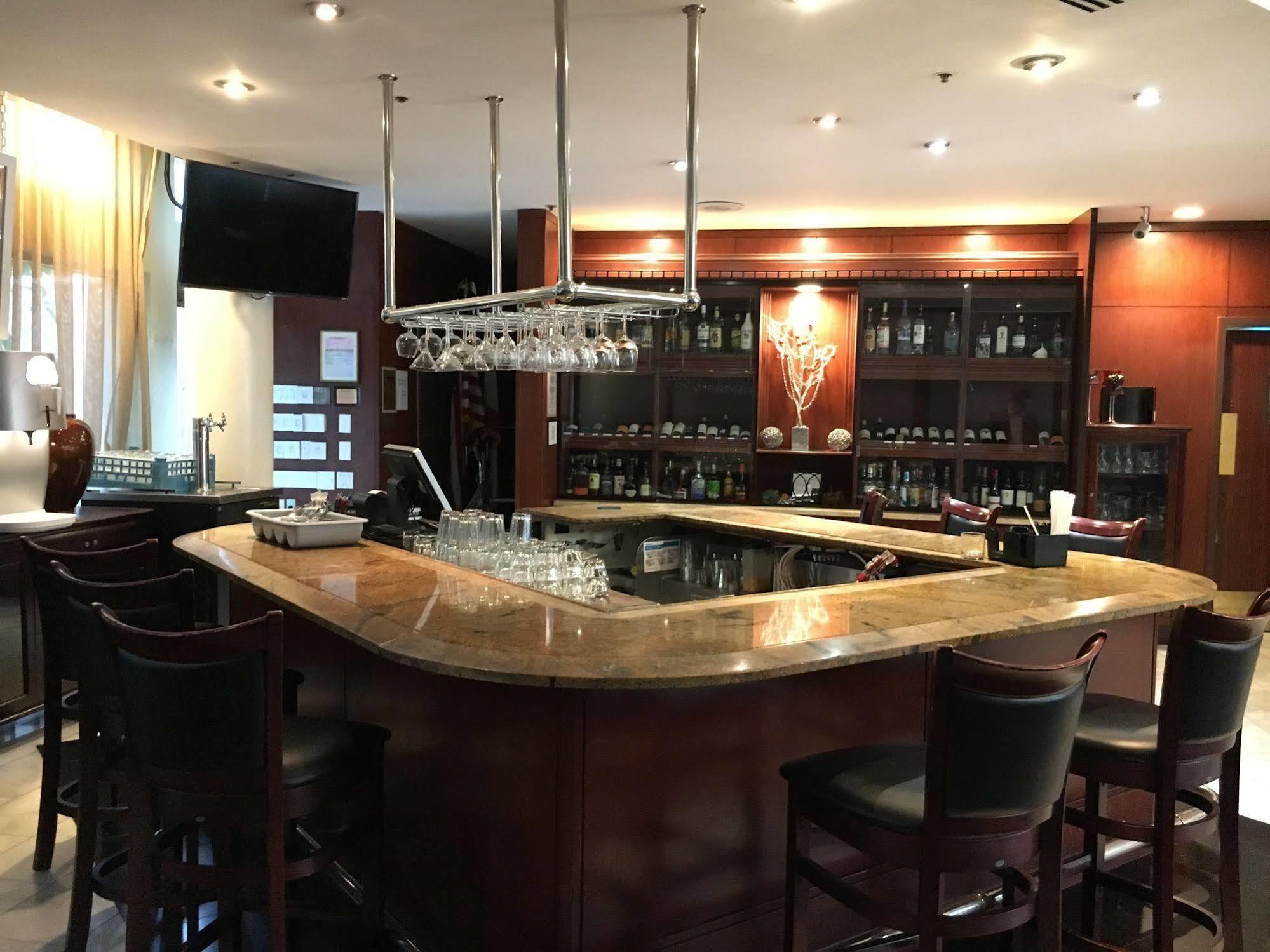 Sheraton Ontario Airport Hotel Экстерьер фото
